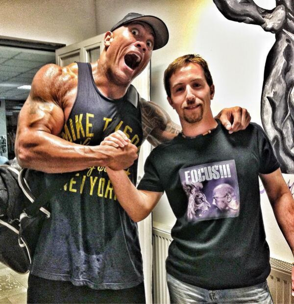 Siêu sao The Rock bật mí 5 bí quyết tập thể hình để có cơ bắp “vạn người mê”